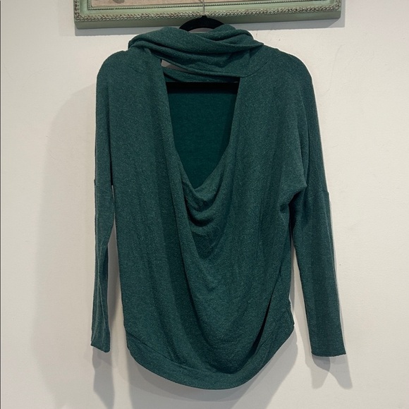 Chaser Women's Medium Green cowl neck open back Sweater pull on top - Picture 3 of 5